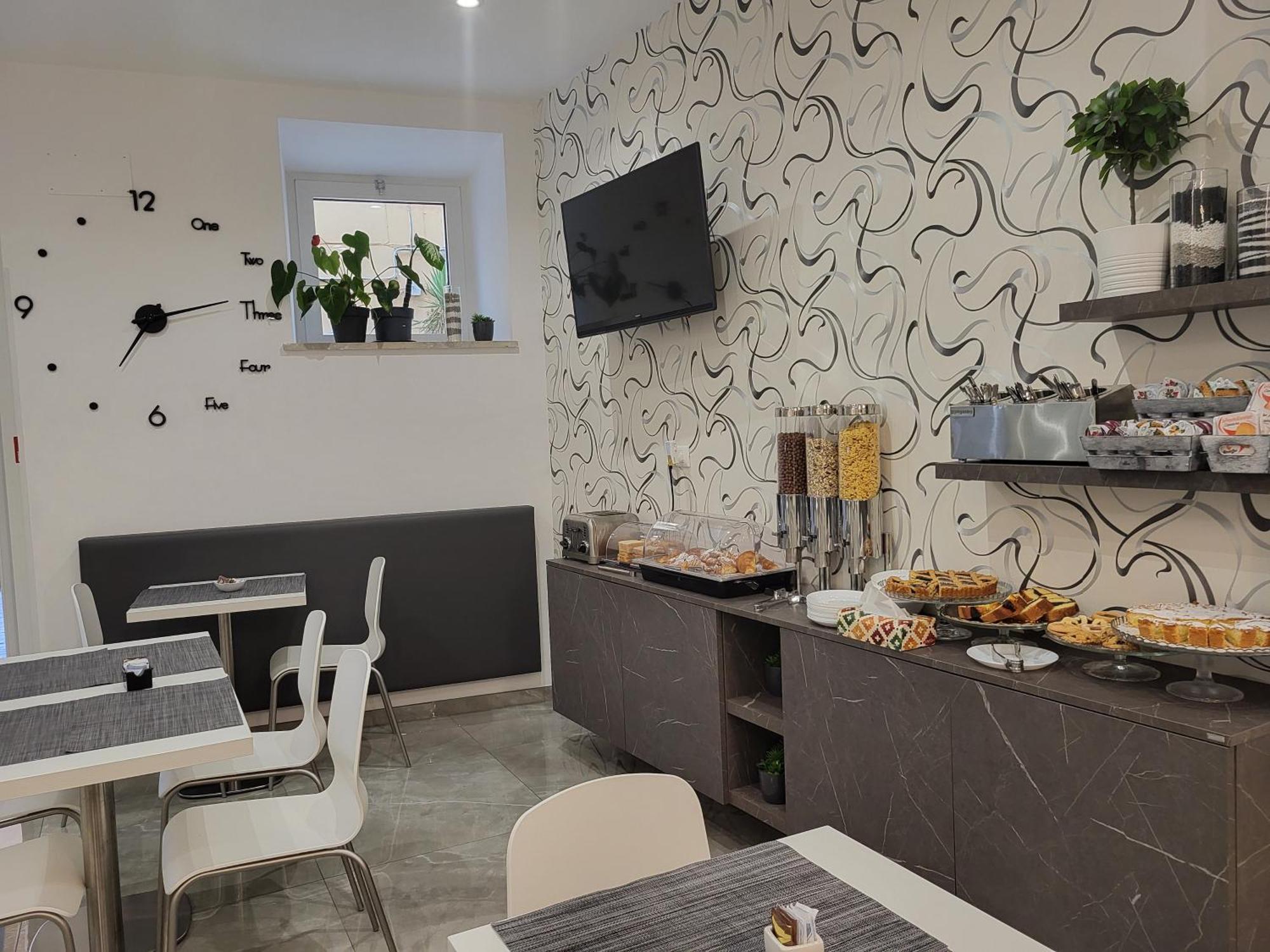 Porto Di Roma Hotel 2*
